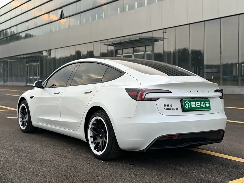 Tesla Model 3 — фото 8