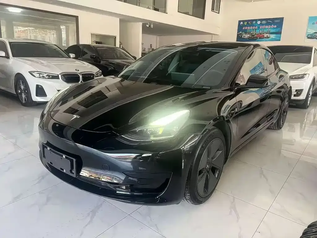 Tesla Model 3 — фото 1
