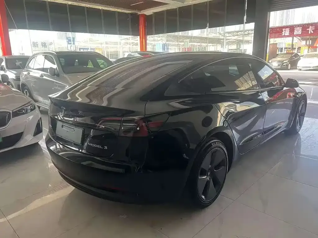 Tesla Model 3 — фото 4