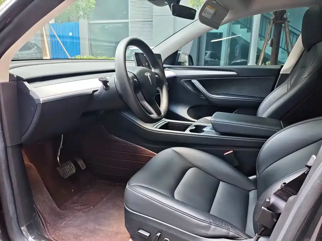 Tesla Model Y — фото 7