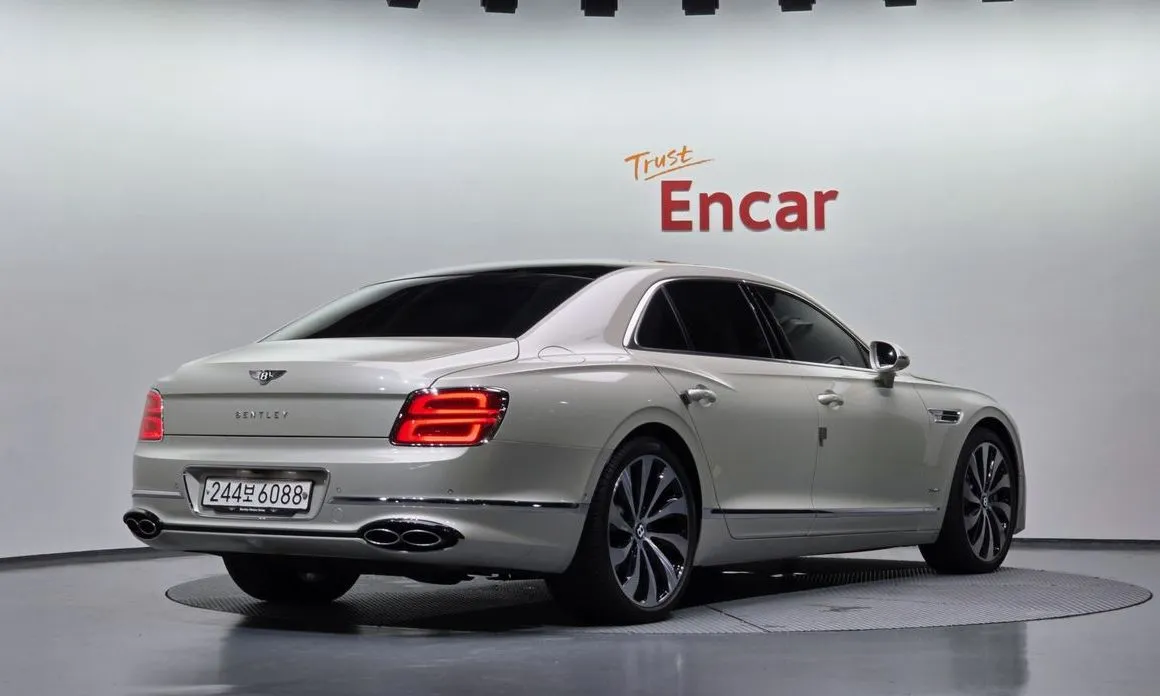 Bentley Flying Spur — фото 6