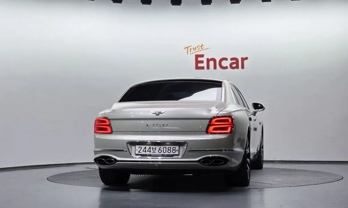 Bentley Flying Spur — фото 5