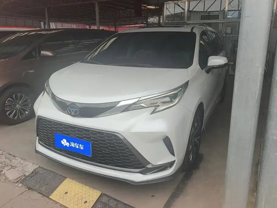 Toyota Granvia — фото 1