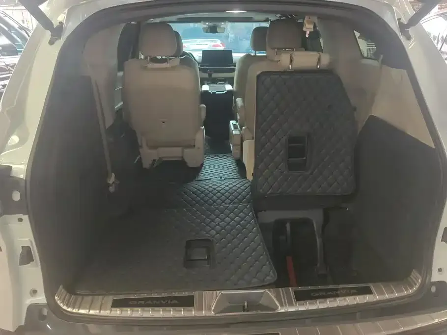 Toyota Granvia — фото 6