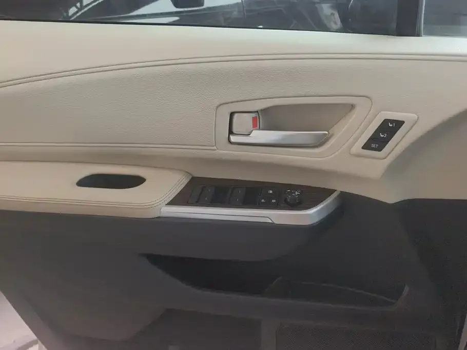 Toyota Granvia — фото 2