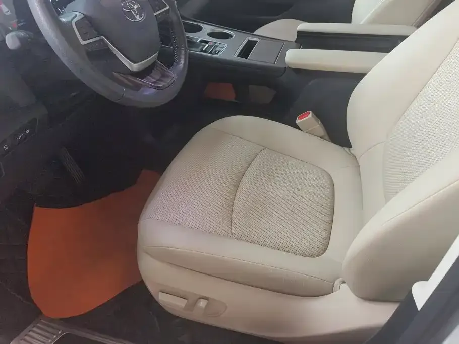 Toyota Granvia — фото 9