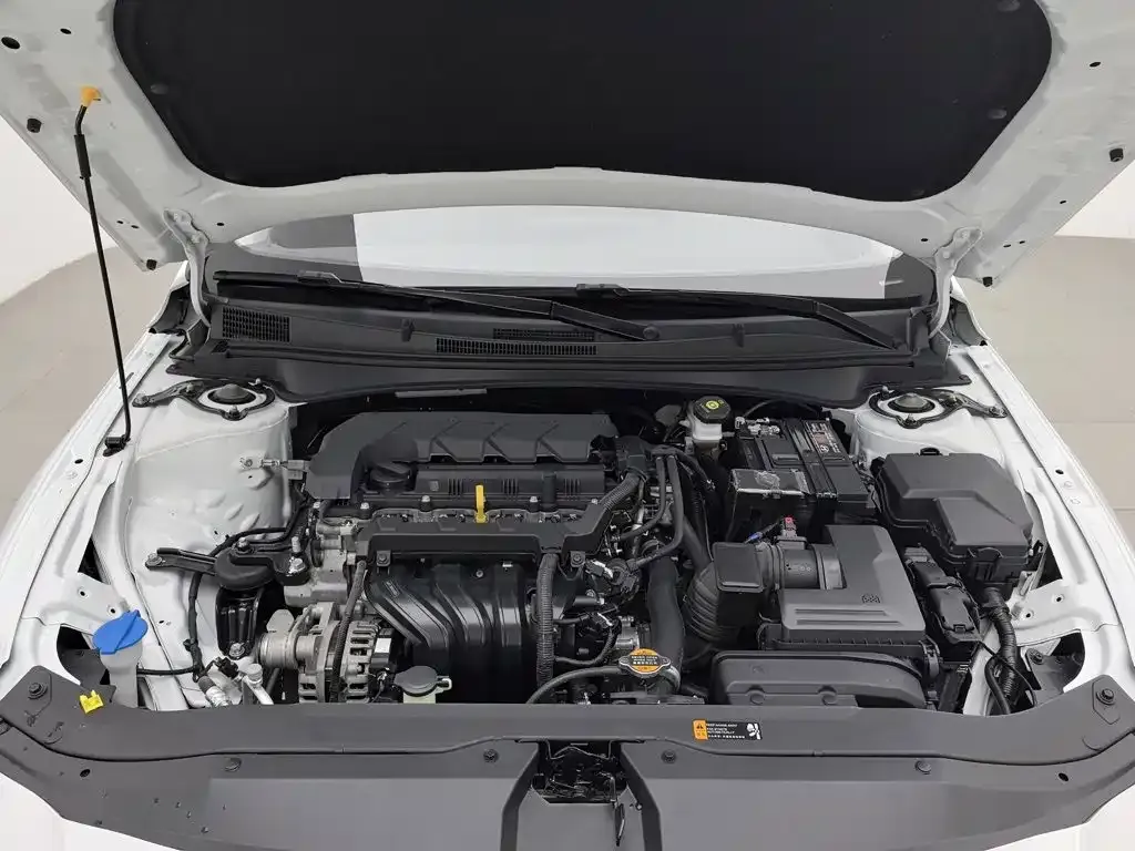 Hyundai Elantra — фото 10