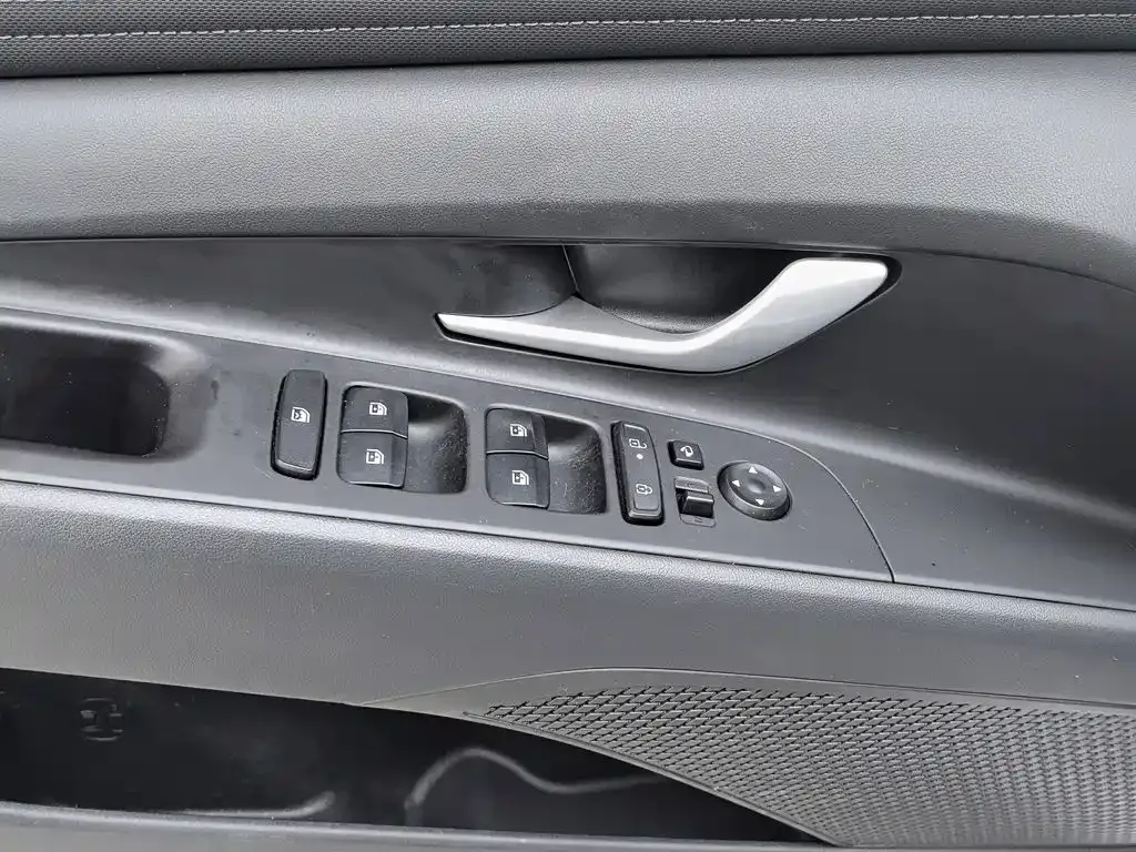 Hyundai Elantra — фото 9