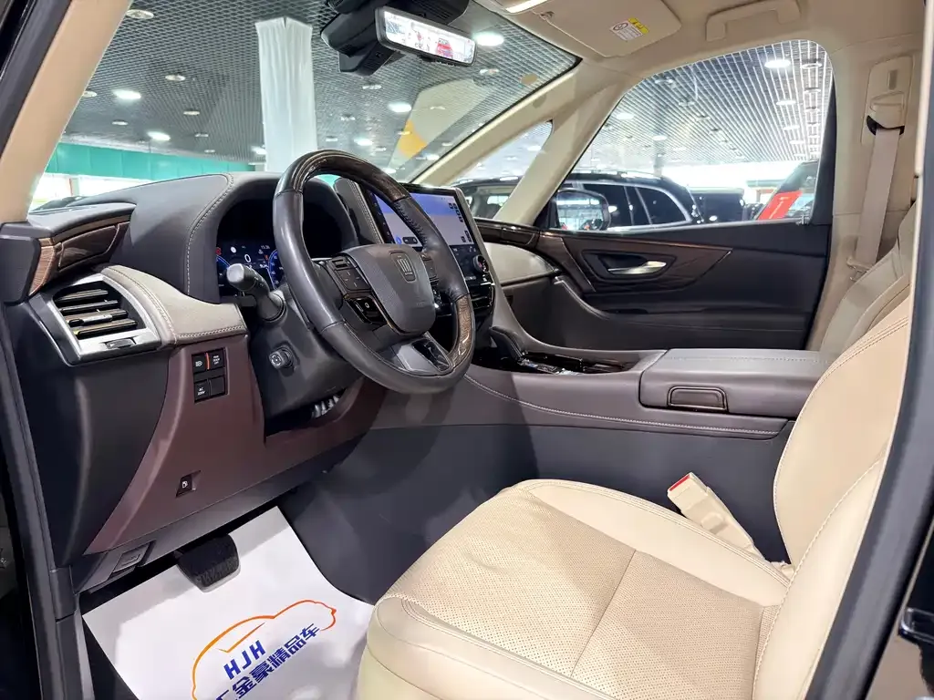 Toyota Vellfire — фото 9