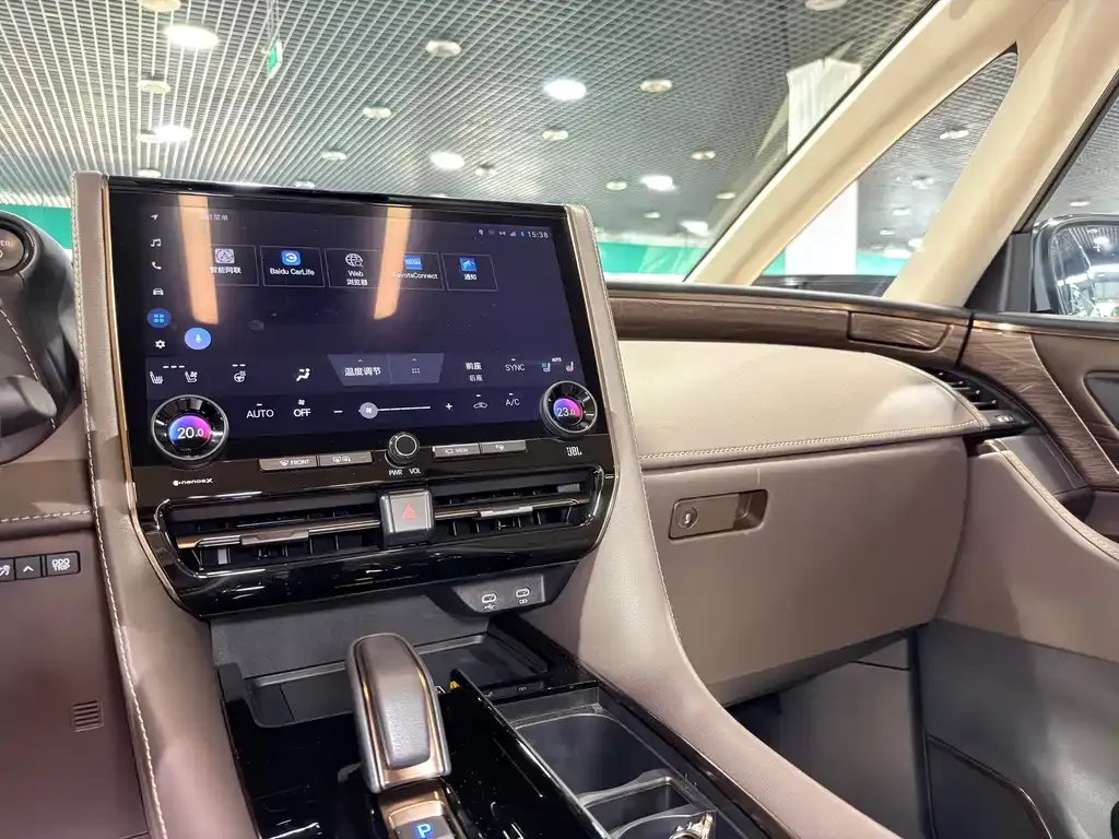 Toyota Vellfire — фото 2