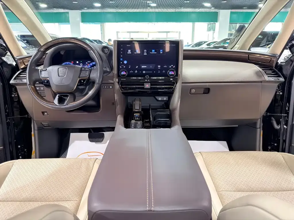 Toyota Vellfire — фото 4