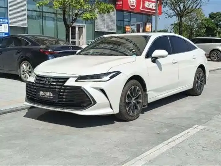 Toyota Avalon — фото 1