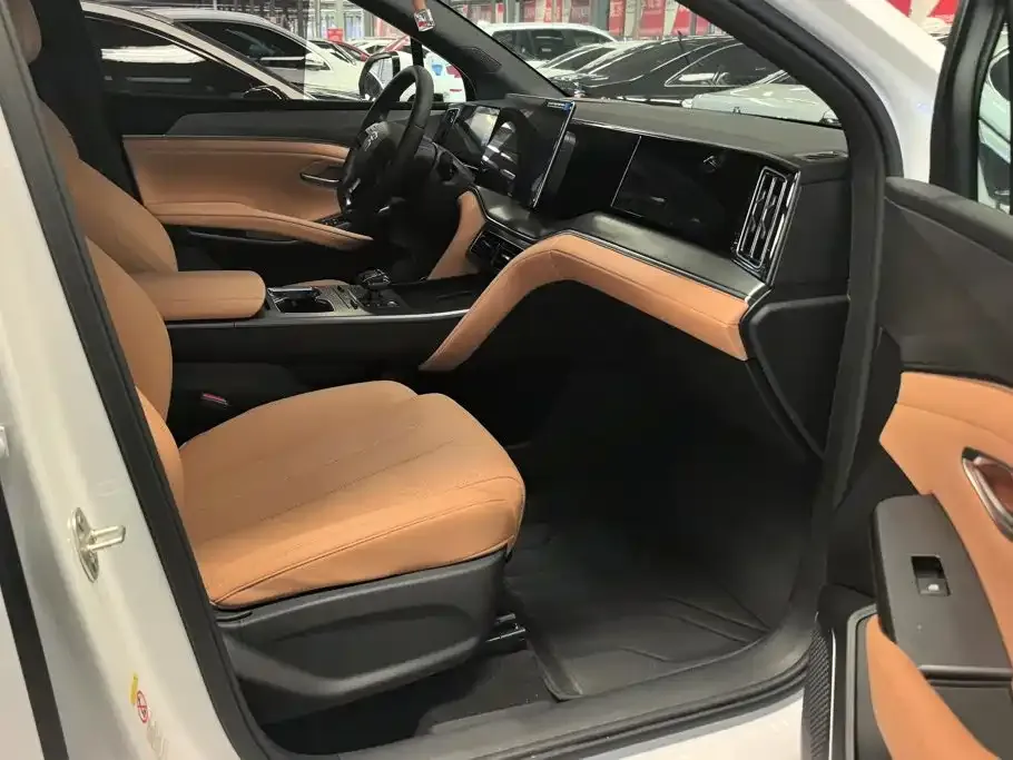 BYD L DM-i — фото 7