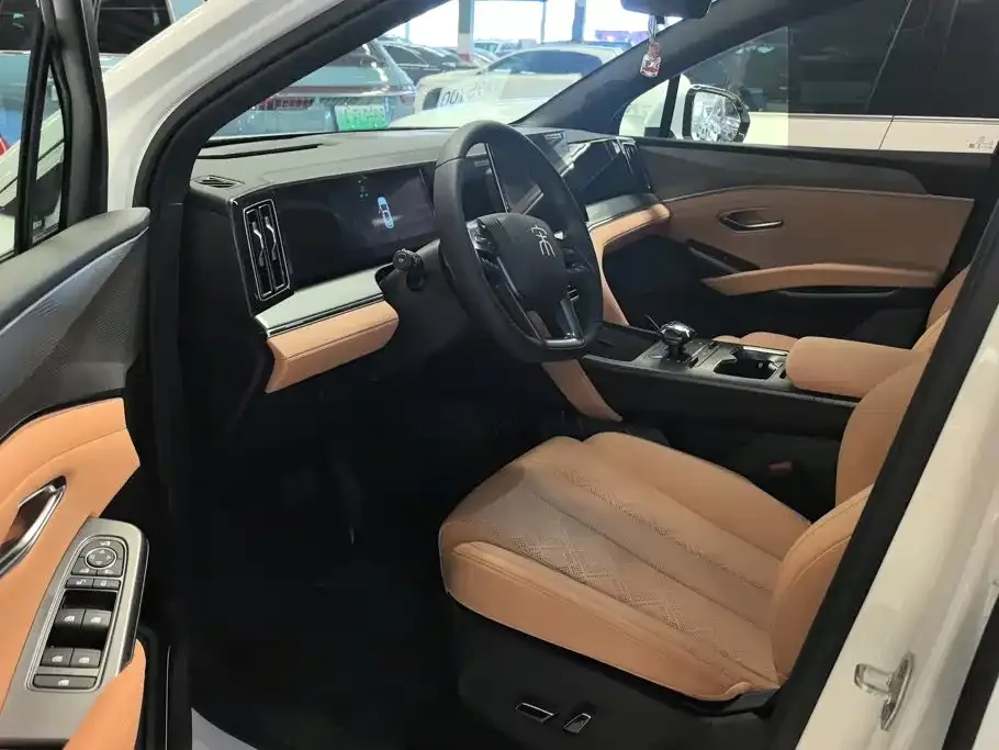 BYD L DM-i — фото 3