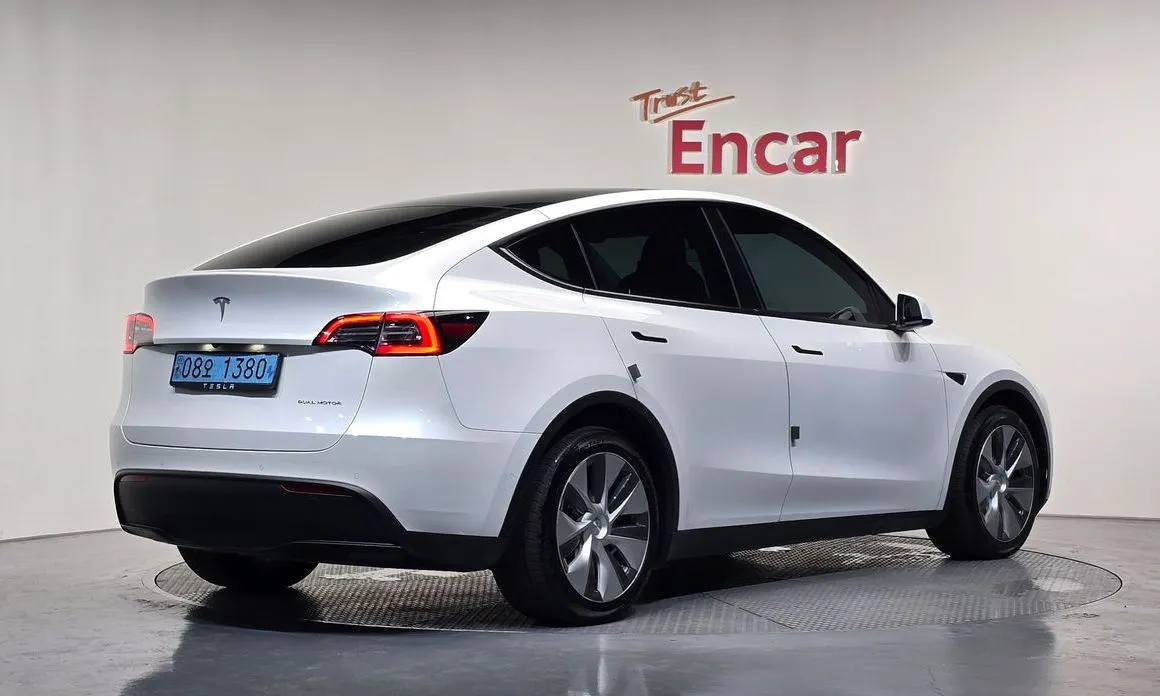 Tesla Model Y — фото 8