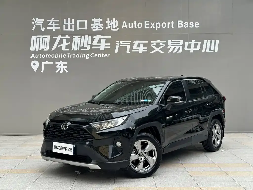 Toyota RAV4 — фото 1