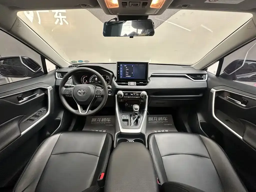 Toyota RAV4 — фото 10