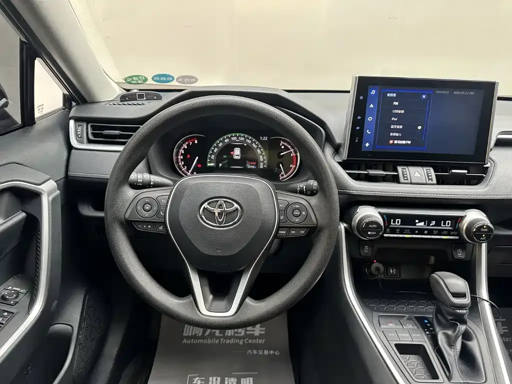 Toyota RAV4 — фото 3