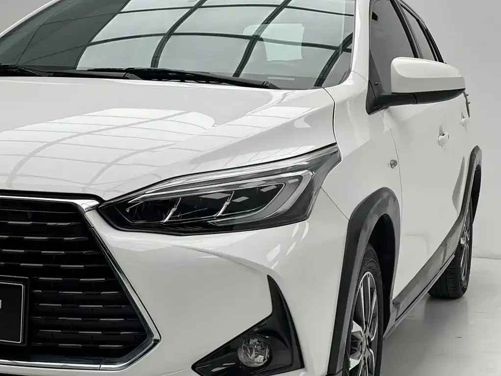 Toyota Yaris L — фото 10