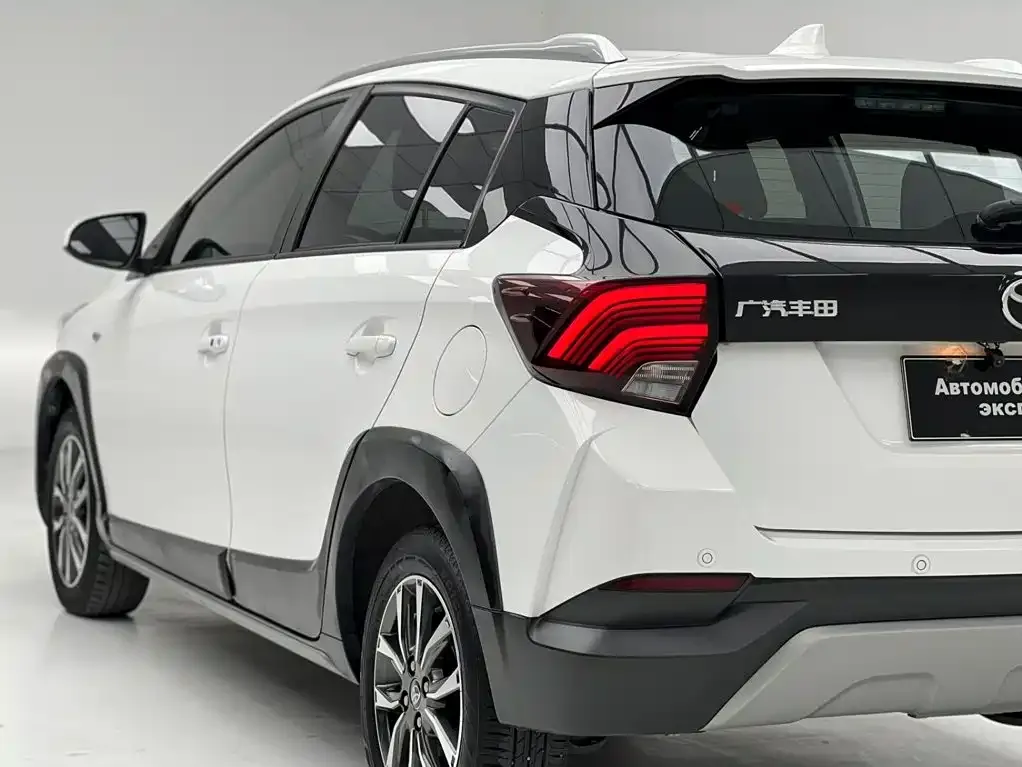 Toyota Yaris L — фото 9