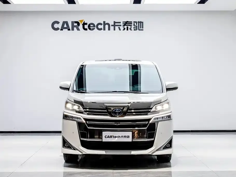 Toyota Vellfire — фото 1