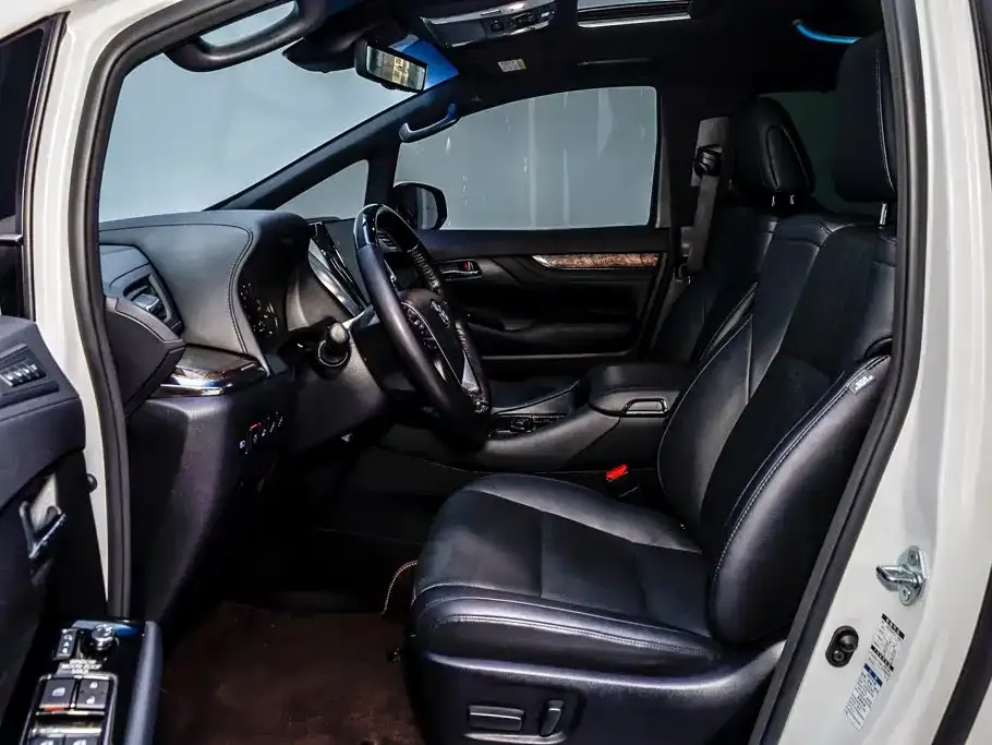 Toyota Vellfire — фото 6