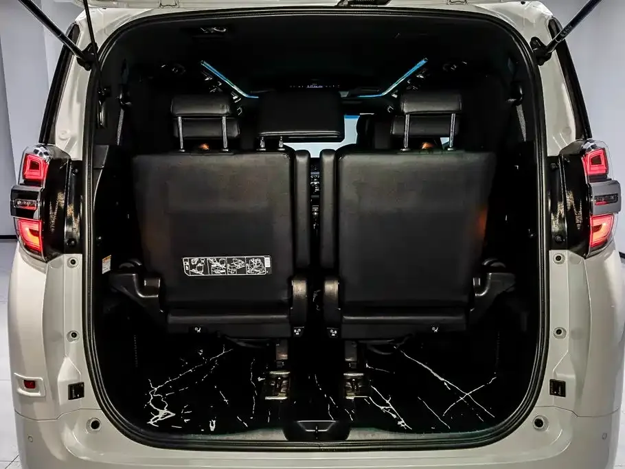 Toyota Vellfire — фото 9