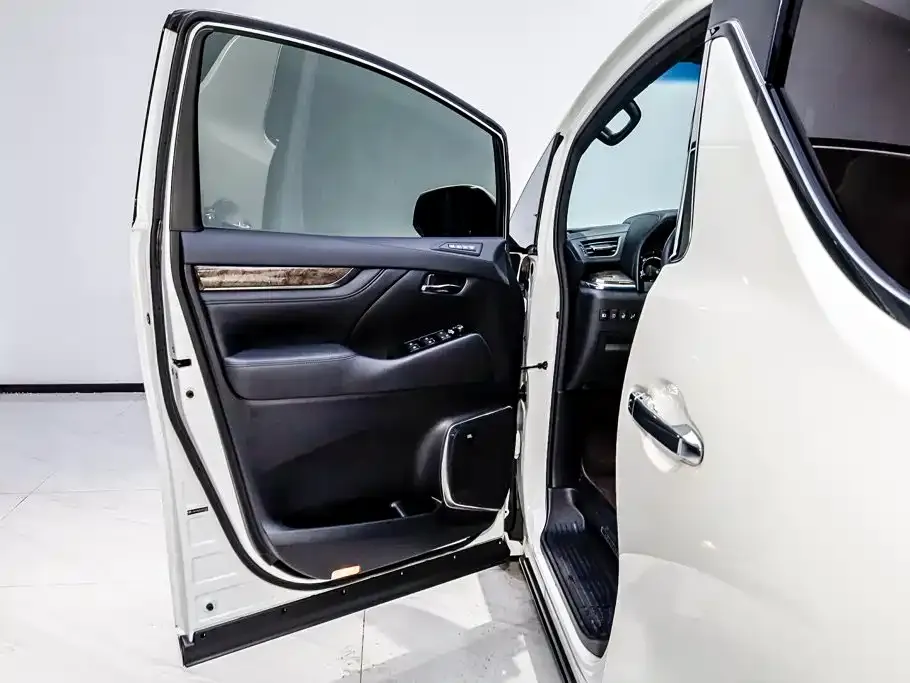 Toyota Vellfire — фото 10