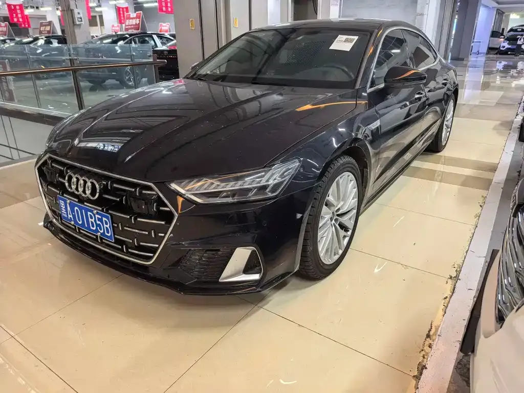 Audi A7L — фото 1