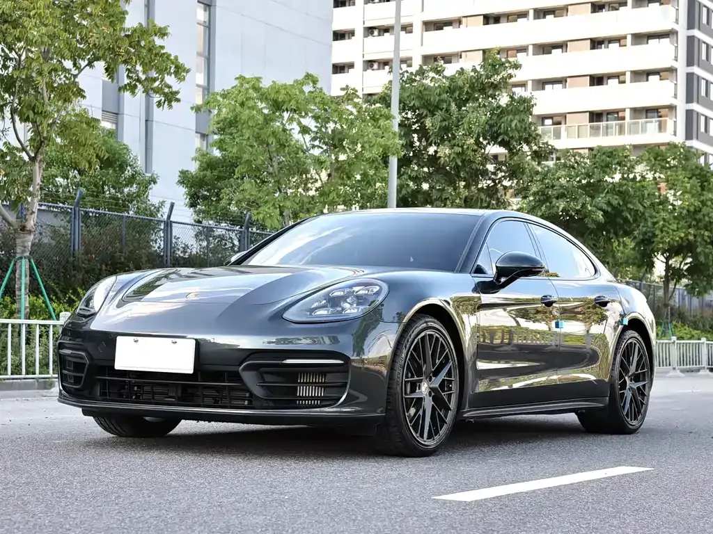 Porsche Panamera — фото 1