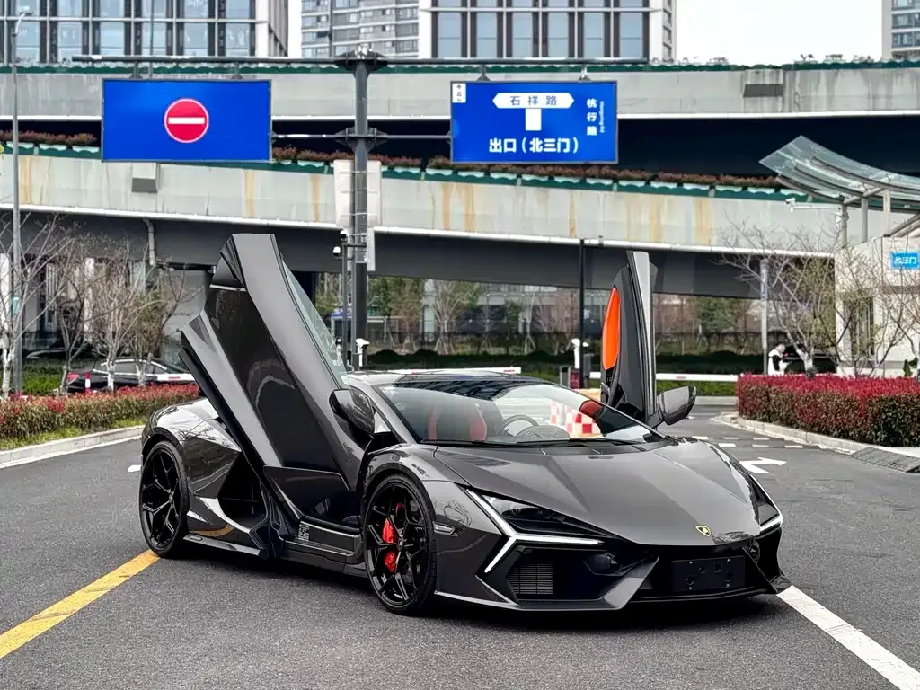 Lamborghini Revuelto — фото 4