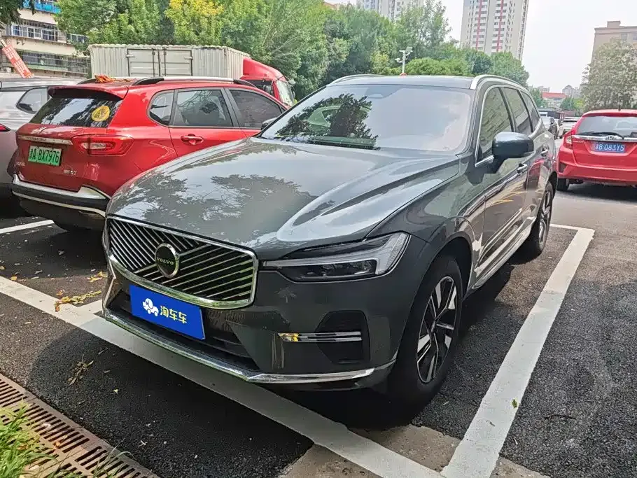 Volvo XC60 — фото 1