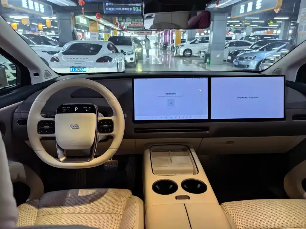 Li Auto i8 — фото 6