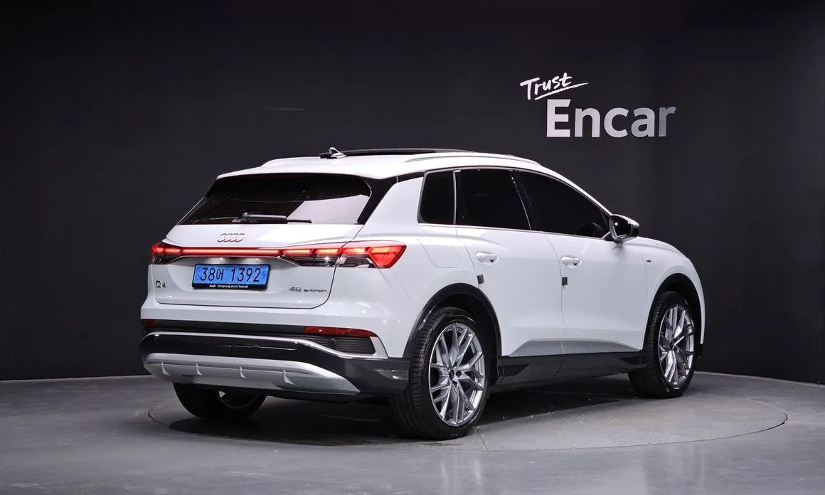 Audi Q4 e-tron — фото 2