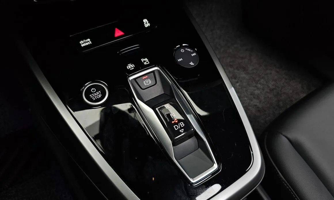 Audi Q4 e-tron — фото 4