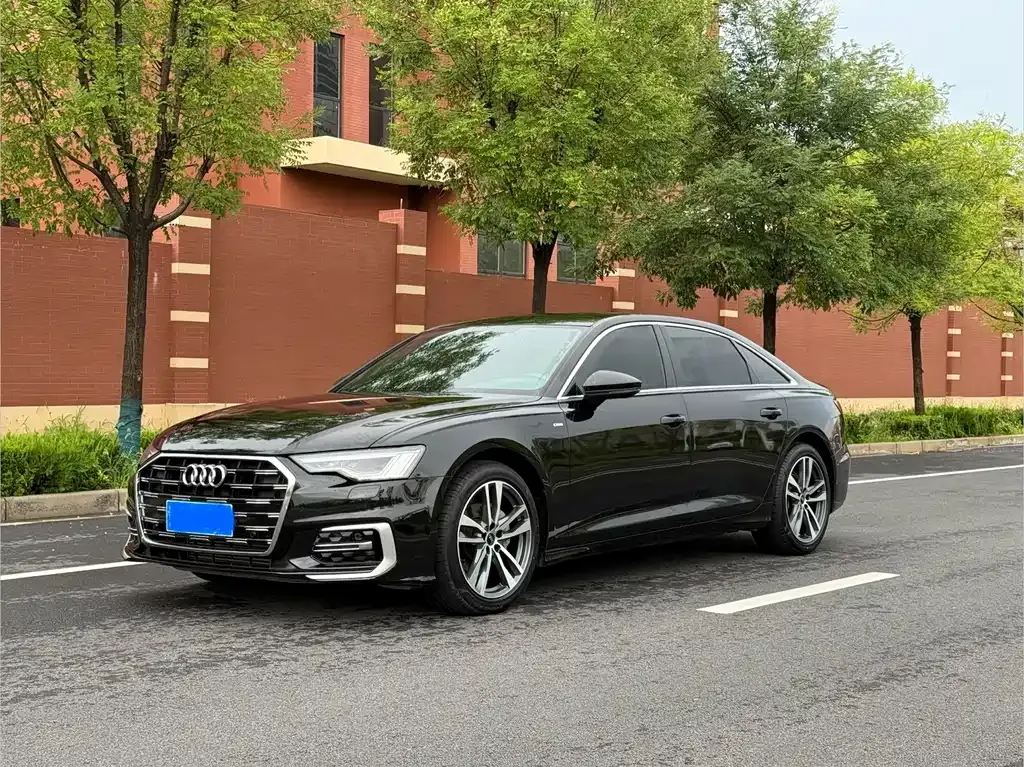 Audi A6L — фото 1