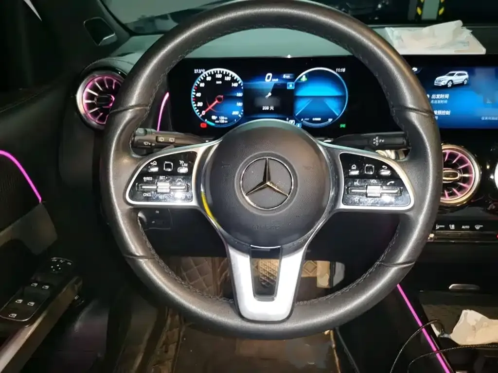Mercedes-Benz EQB — фото 10
