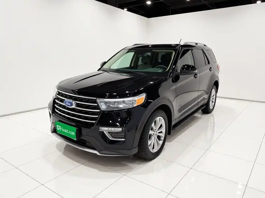Ford Explorer — фото 1