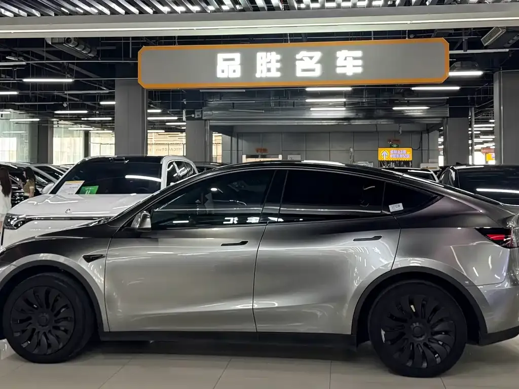 Tesla Model Y — фото 5