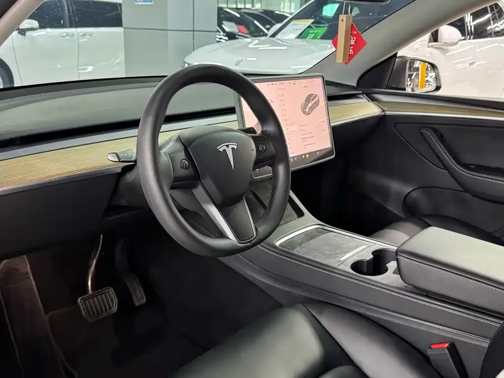 Tesla Model Y — фото 2