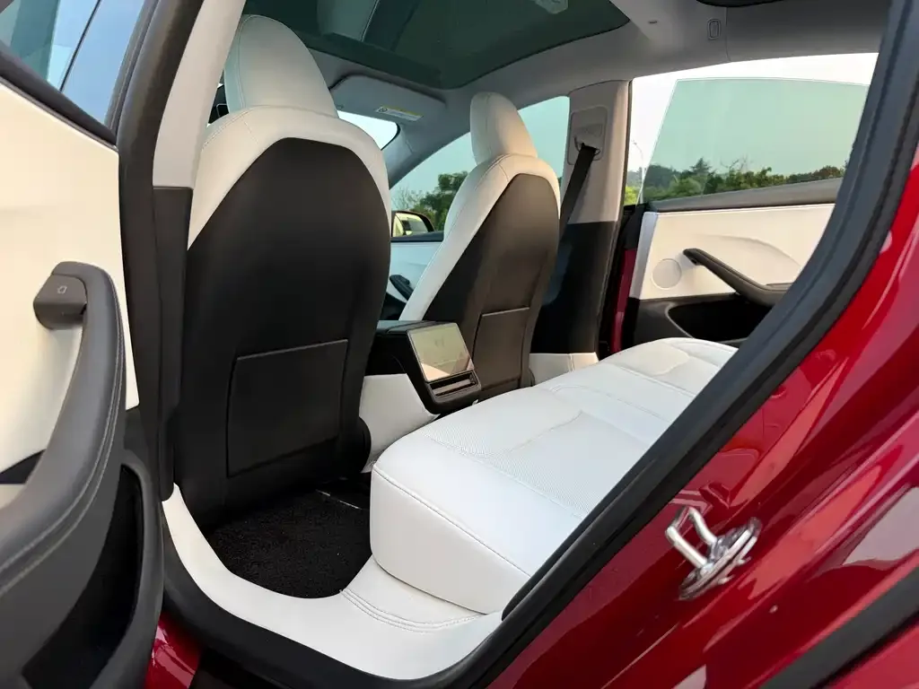 Tesla Model 3 — фото 8