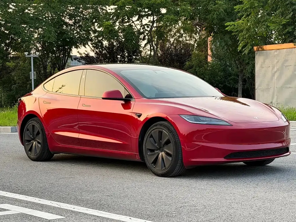 Tesla Model 3 — фото 3