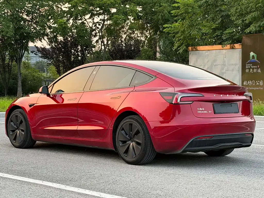 Tesla Model 3 — фото 9
