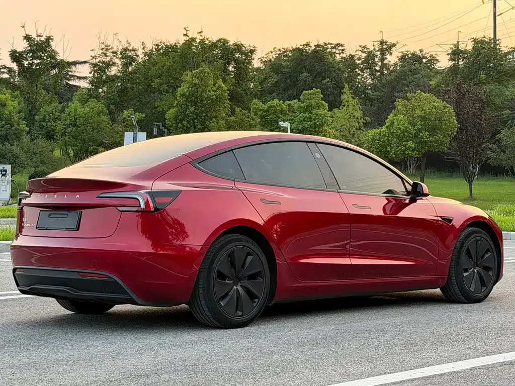 Tesla Model 3 — фото 5