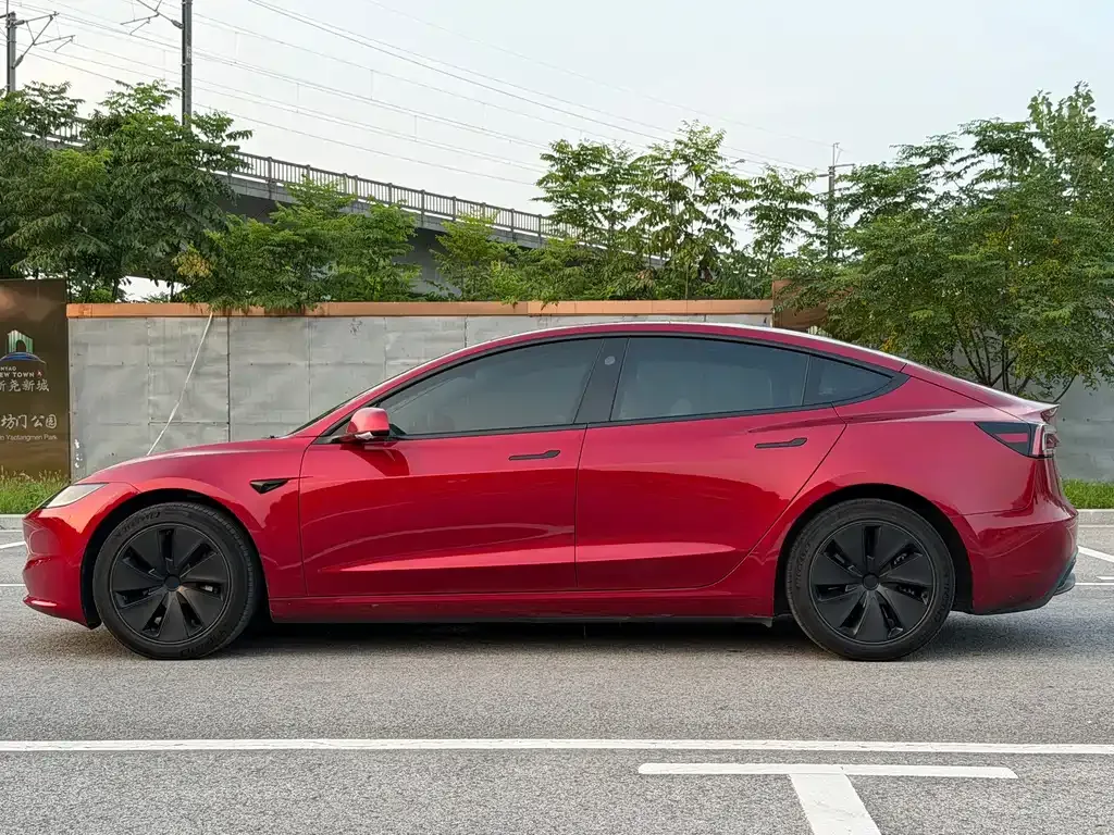 Tesla Model 3 — фото 7