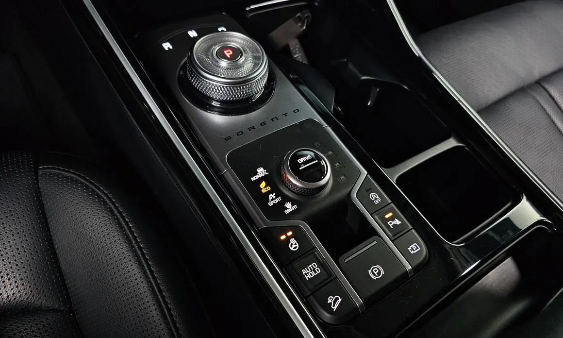 Kia Sorento — фото 7
