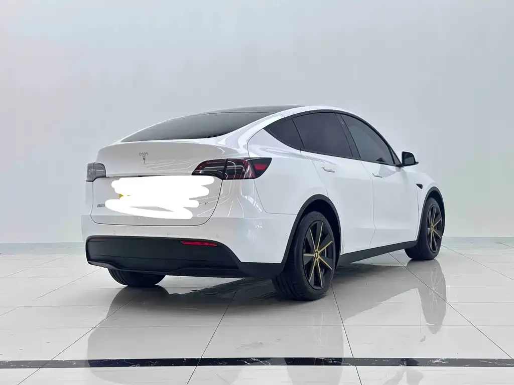 Tesla Model Y — фото 5