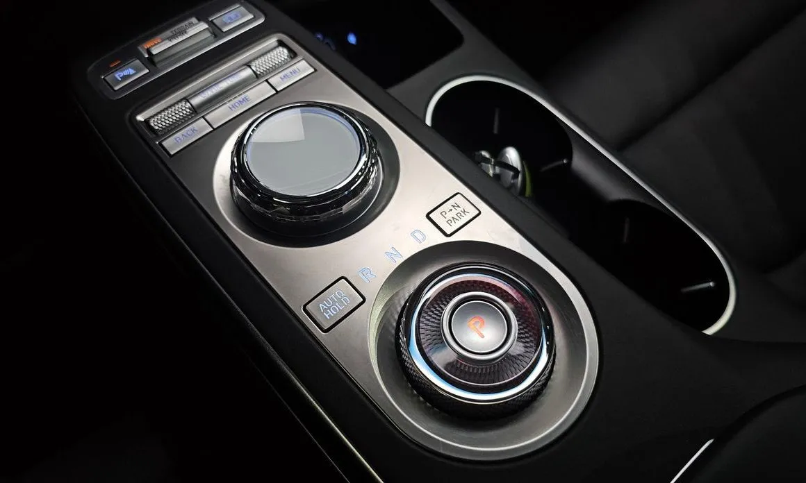 Genesis GV70 — фото 2