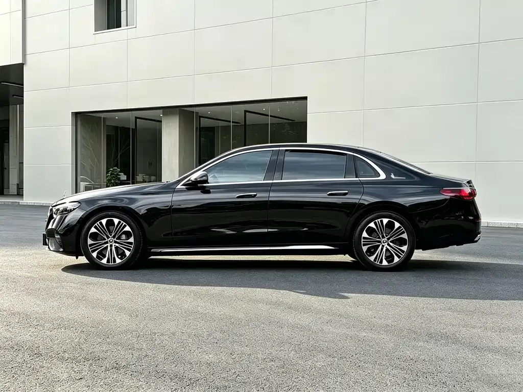 Mercedes-Benz E-Class — фото 9