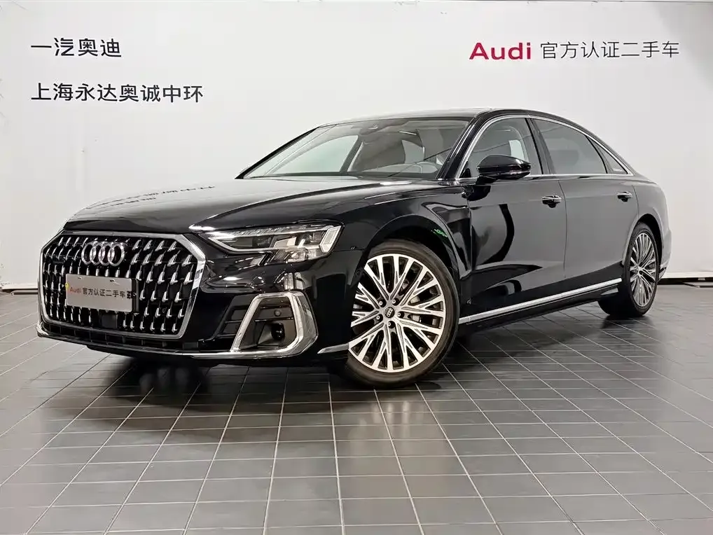 Audi A8 — фото 1